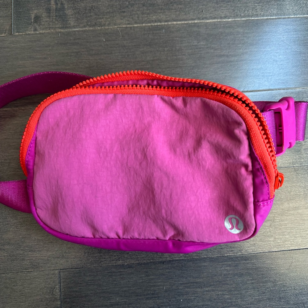 Lululemon belt bag (pink)